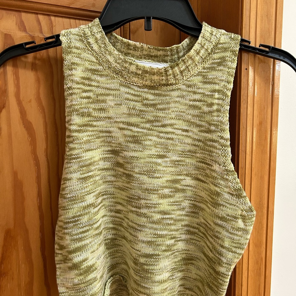 Daisy Green and White Ribbed Muscle Tee